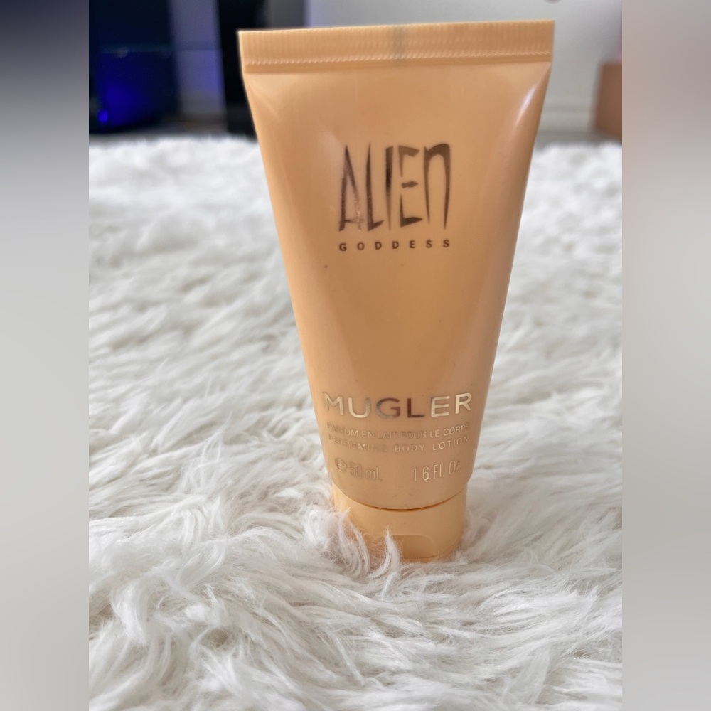 Mugler Alien Goddess Peach-Orange Body Lotion Tube